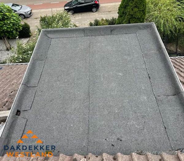 Nieuw aangebrachte bitumen dakbedekking op plat dak in Westland Nieuw aangebrachte bitumen dakbedekking op plat dak in Westland