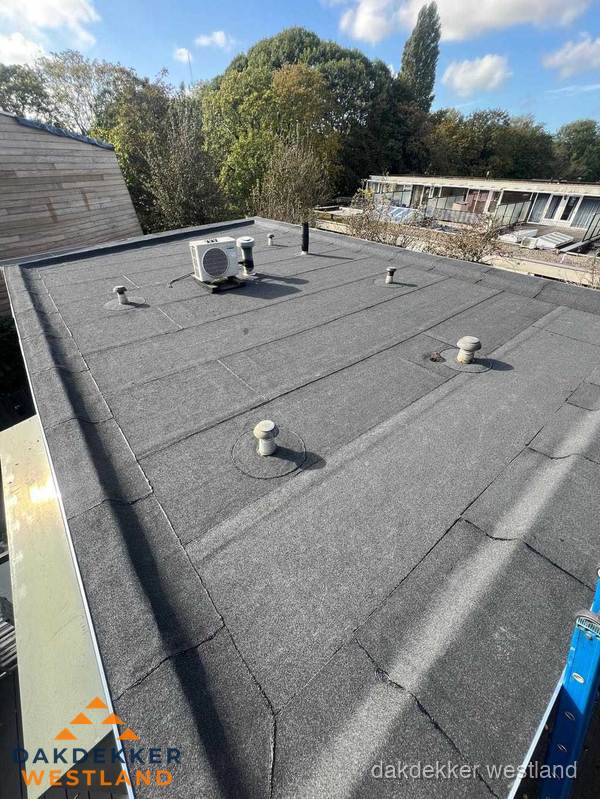 Kosten dakdekker: afgewerkt plat bedrijfsdak met bitumen in Westland Kosten dakdekker: afgewerkt plat bedrijfsdak met bitumen in Westland