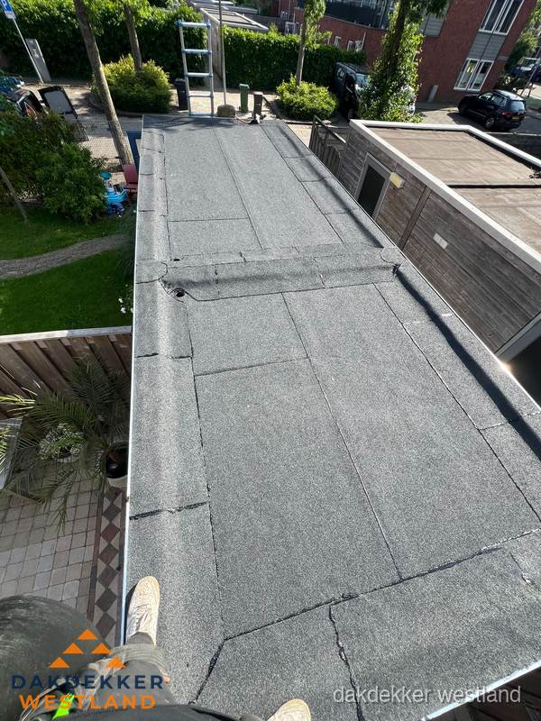 Bitumen plat dak rijtjeswoning vanuit dakdekker perspectief in Westland Bitumen plat dak rijtjeswoning vanuit dakdekker perspectief in Westland