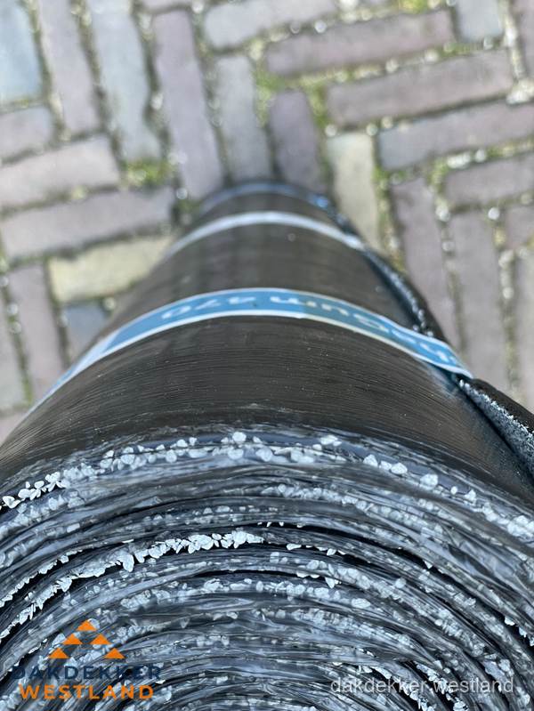 Rol bitumen dakleer met leislag voor plat dak in Westland