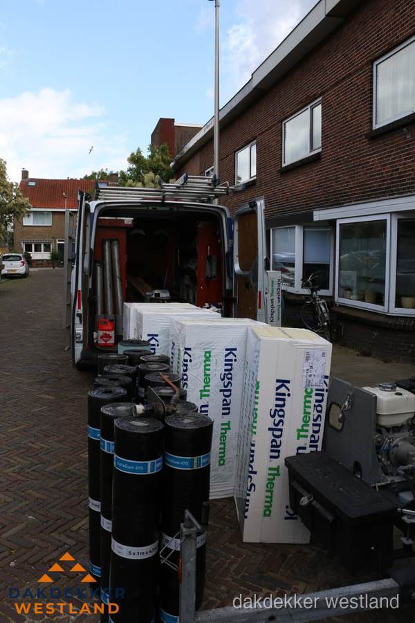 Levering van Kingspan isolatieplaten en bitumenrollen voor dakproject in Westland Levering van Kingspan isolatieplaten en bitumenrollen voor dakproject in Westland